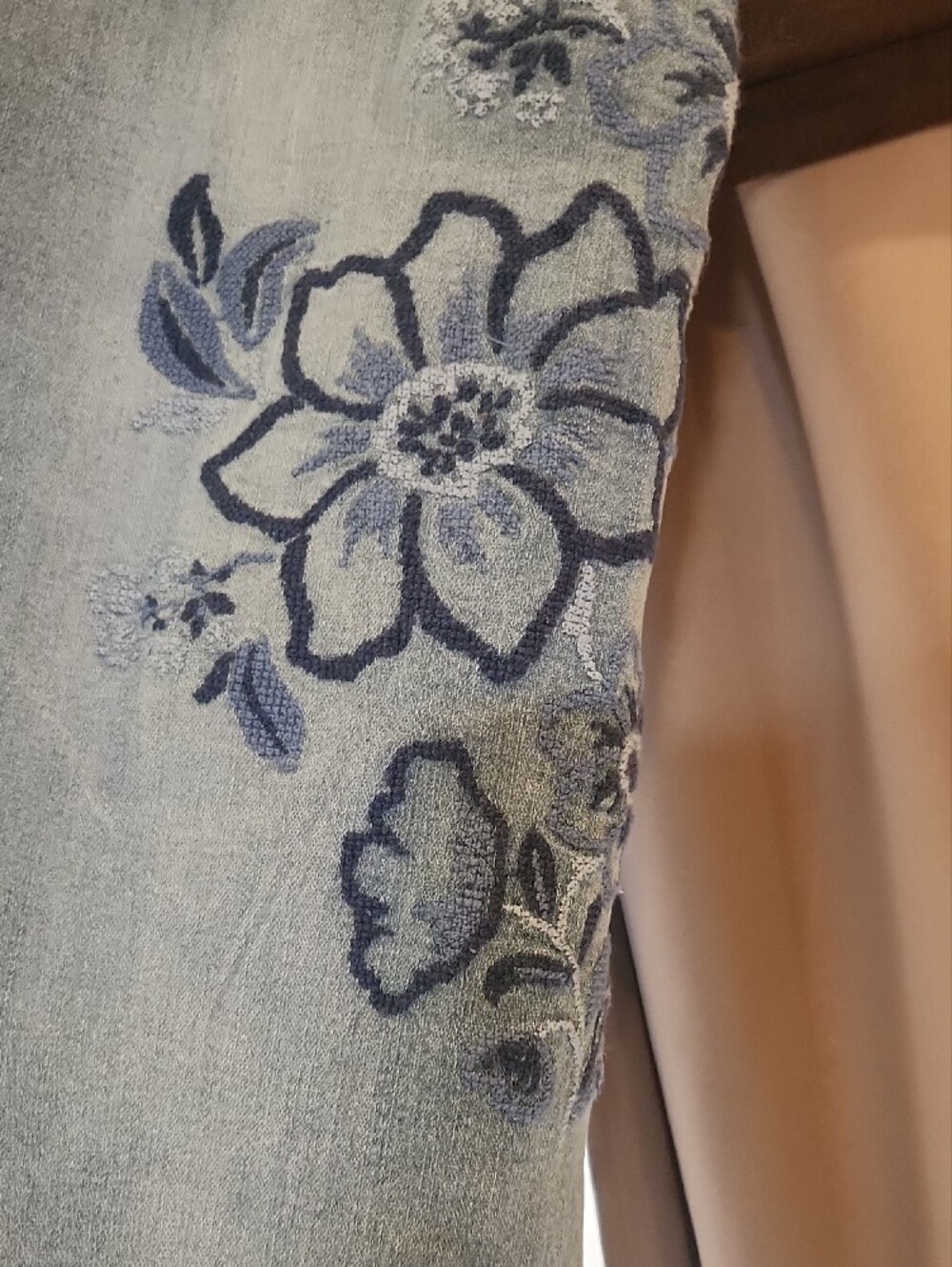 NWT Democracy Women’s Light Blue Embroidered Jeans Size 8 - Picture 3 of 6